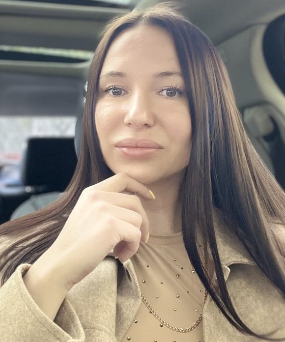 Яна Захарова